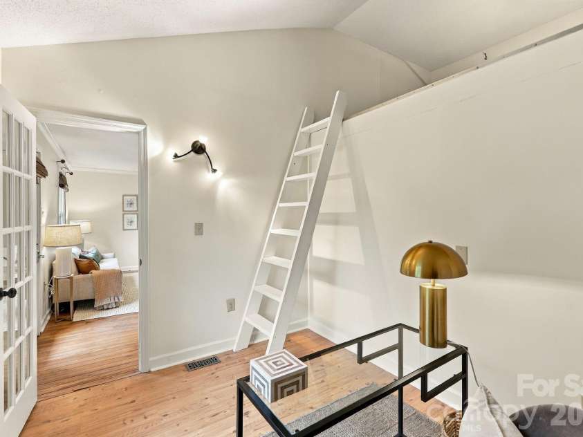 21 Balsam Avenue, Asheville, NC 28806.  MLS# CAR4423009, YatesRealty ID 52913. 