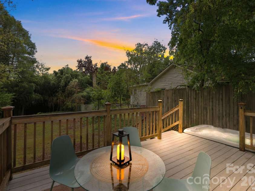 21 Balsam Avenue, Asheville, NC 28806.  MLS# CAR4423009, YatesRealty ID 52913. 