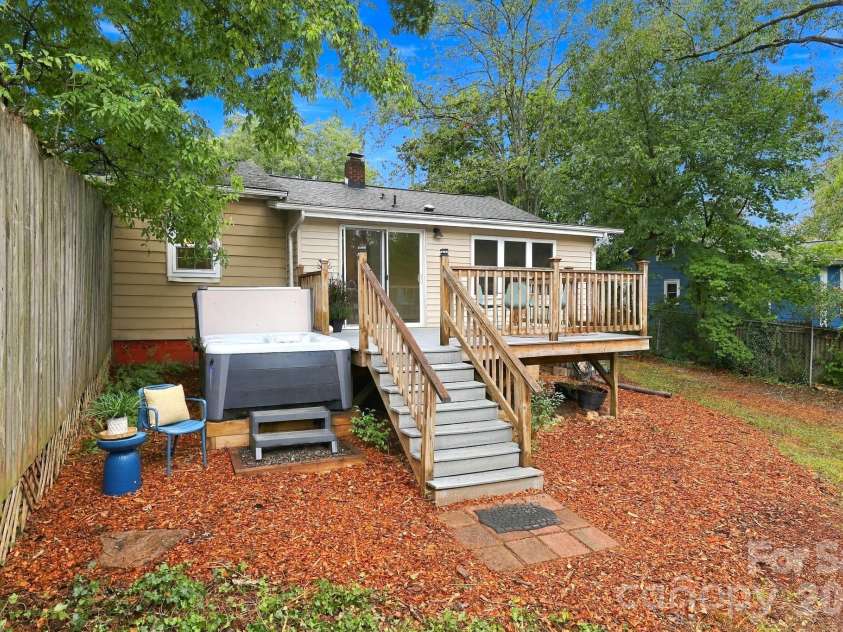 21 Balsam Avenue, Asheville, NC 28806.  MLS# CAR4423009, YatesRealty ID 52913. 