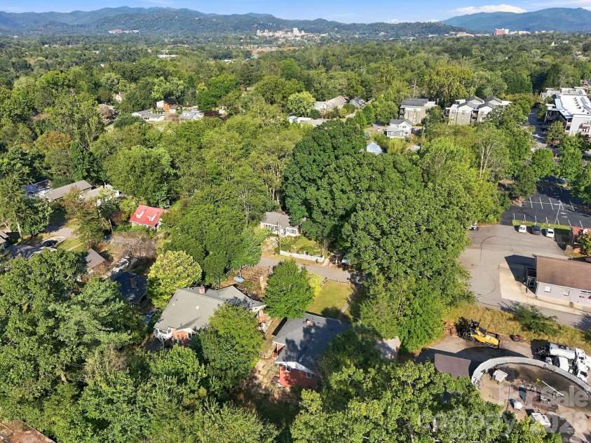 21 Balsam Avenue, Asheville, NC 28806.  MLS# CAR4423009, YatesRealty ID 52913. 