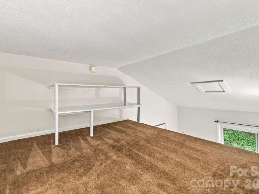 21 Balsam Avenue, Asheville, NC 28806.  MLS# CAR4423009, YatesRealty ID 52913. Lofted space