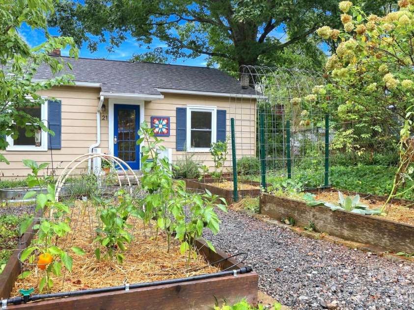 21 Balsam Avenue, Asheville, NC 28806.  MLS# CAR4423009, YatesRealty ID 52913. Planter boxes ready for fall garden!