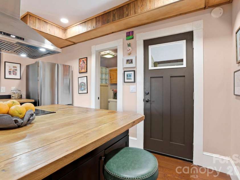 60 Roberts Street, Asheville, NC 28801.  MLS# CAR4427697, YatesRealty ID 52914. 