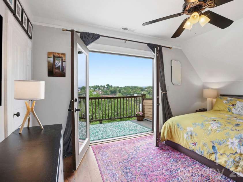 60 Roberts Street, Asheville, NC 28801.  MLS# CAR4427697, YatesRealty ID 52914. 