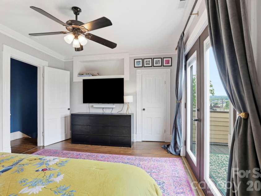 60 Roberts Street, Asheville, NC 28801.  MLS# CAR4427697, YatesRealty ID 52914. 