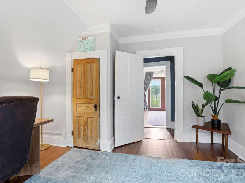 60 Roberts Street, Asheville, NC 28801.  MLS# CAR4427697, YatesRealty ID 52914. 