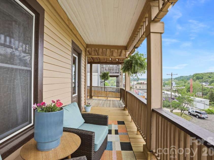 60 Roberts Street, Asheville, NC 28801.  MLS# CAR4427697, YatesRealty ID 52914. 