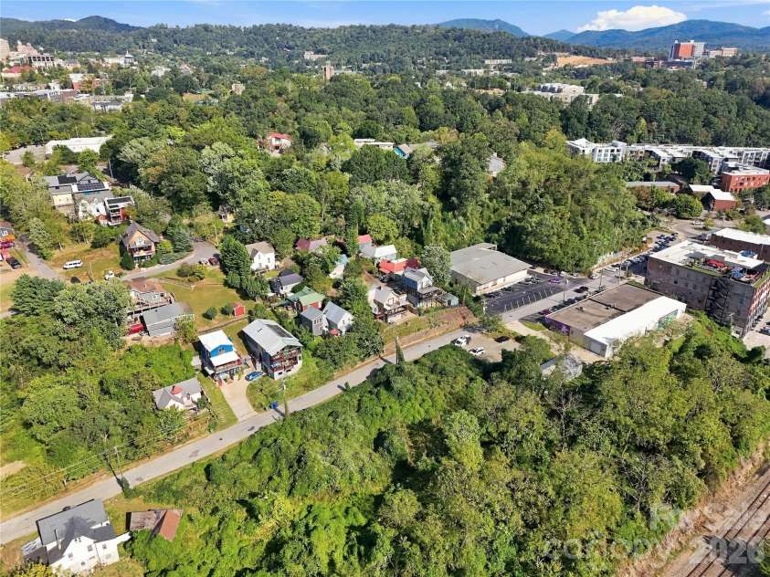 60 Roberts Street, Asheville, NC 28801.  MLS# CAR4427697, YatesRealty ID 52914. 