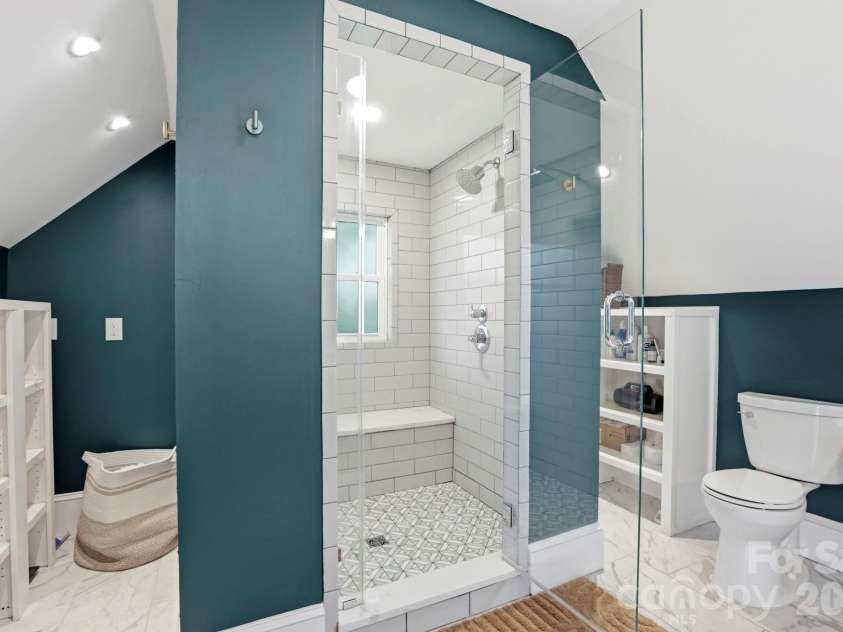 60 Roberts Street, Asheville, NC 28801.  MLS# CAR4427697, YatesRealty ID 52914. Double shower head