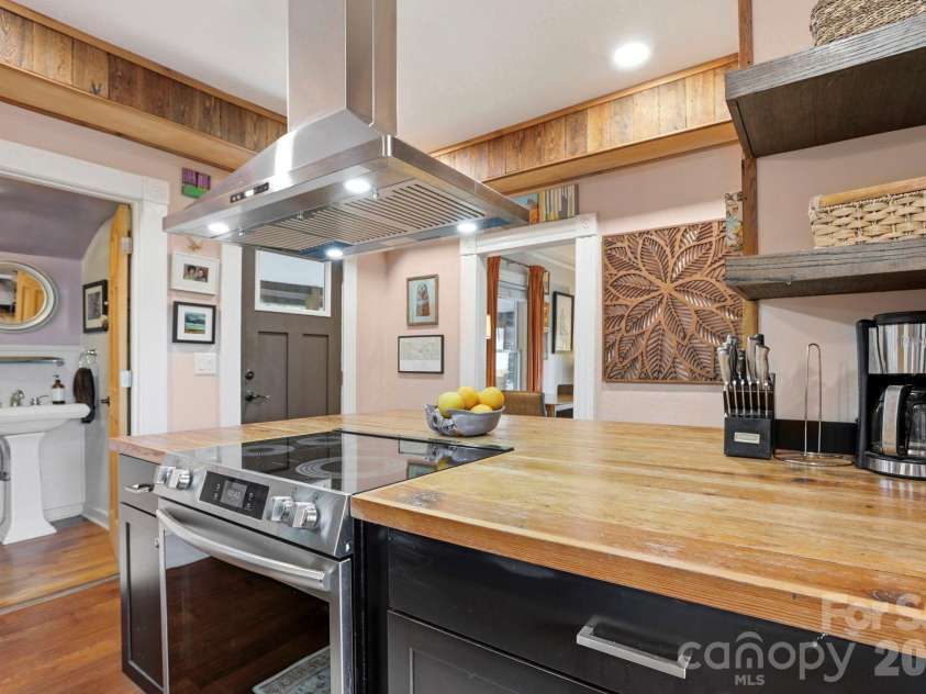 60 Roberts Street, Asheville, NC 28801.  MLS# CAR4427697, YatesRealty ID 52914. Full Bathroom off kitchen