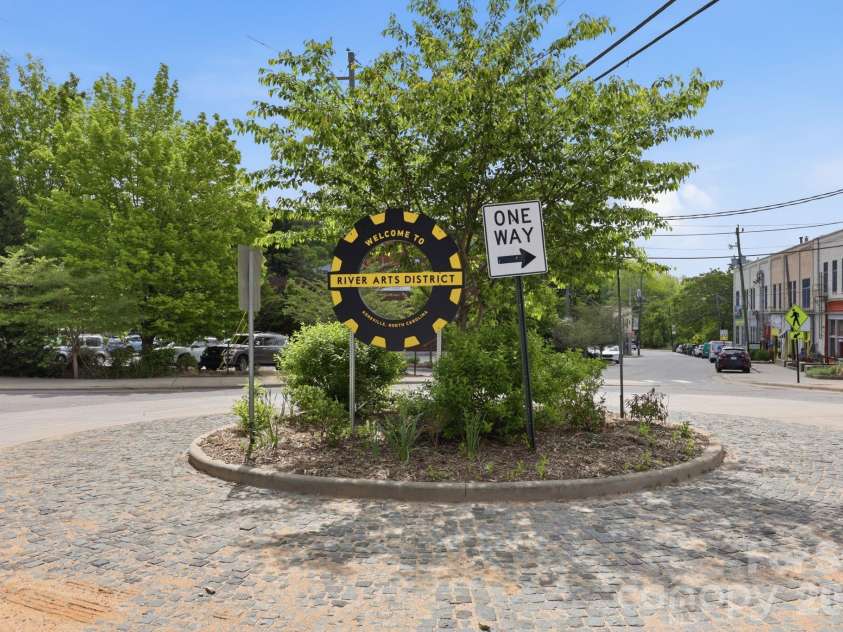 60 Roberts Street, Asheville, NC 28801.  MLS# CAR4427697, YatesRealty ID 52914. River Arts District