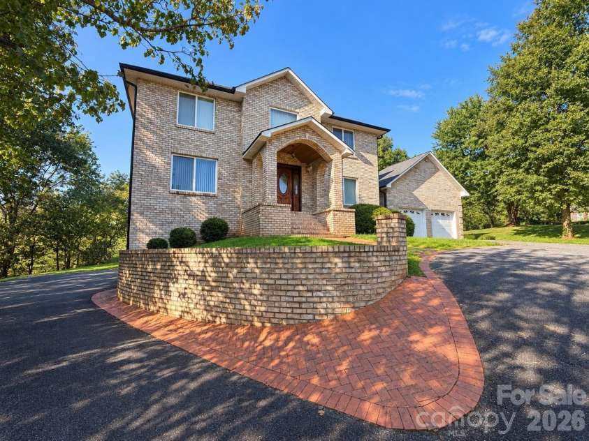 5980 Willowbottom Road, Hickory, NC 28602.  MLS# CAR4426614, YatesRealty ID 52915. 