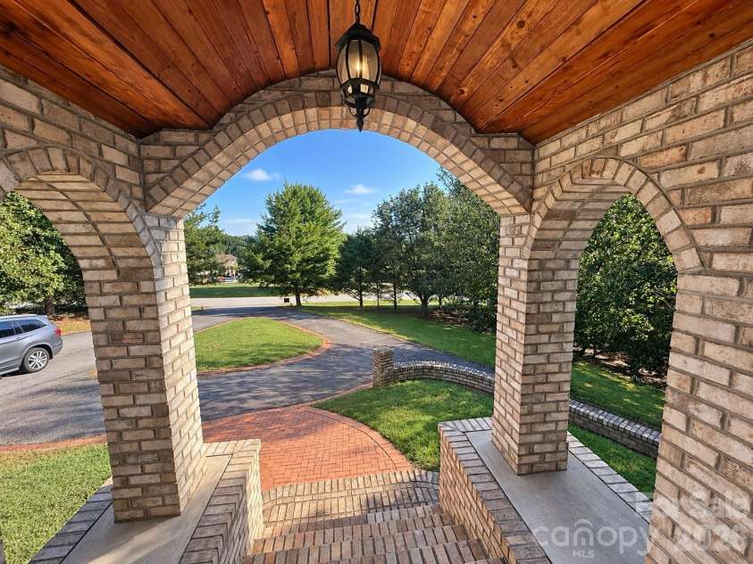 5980 Willowbottom Road, Hickory, NC 28602.  MLS# CAR4426614, YatesRealty ID 52915. 
