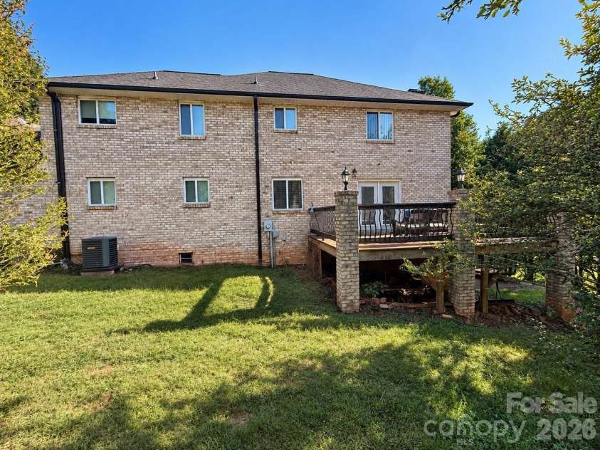 5980 Willowbottom Road, Hickory, NC 28602.  MLS# CAR4426614, YatesRealty ID 52915. 