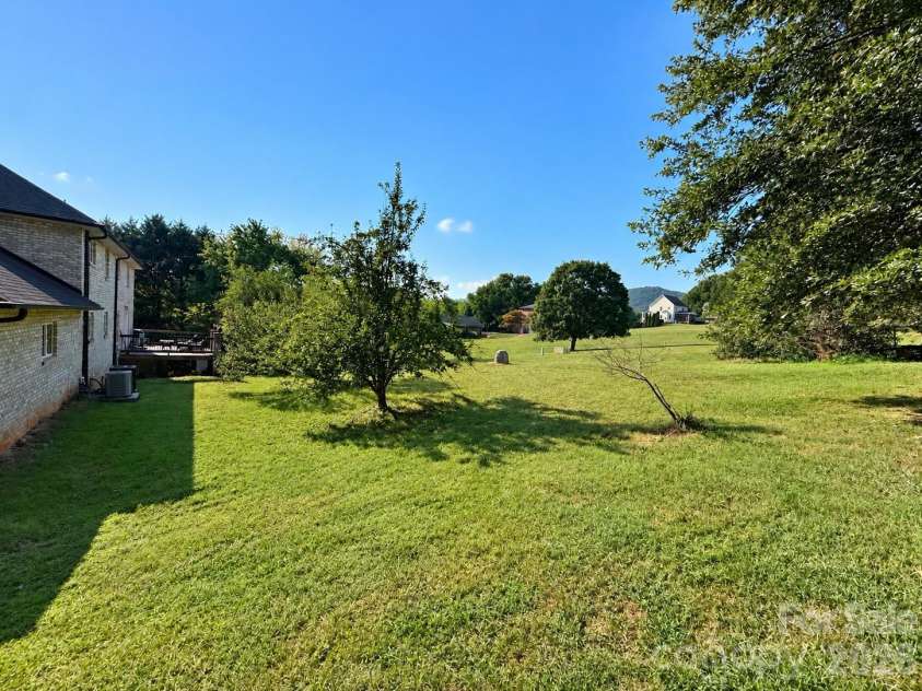 5980 Willowbottom Road, Hickory, NC 28602.  MLS# CAR4426614, YatesRealty ID 52915. 