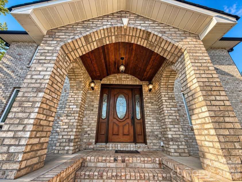5980 Willowbottom Road, Hickory, NC 28602.  MLS# CAR4426614, YatesRealty ID 52915. 