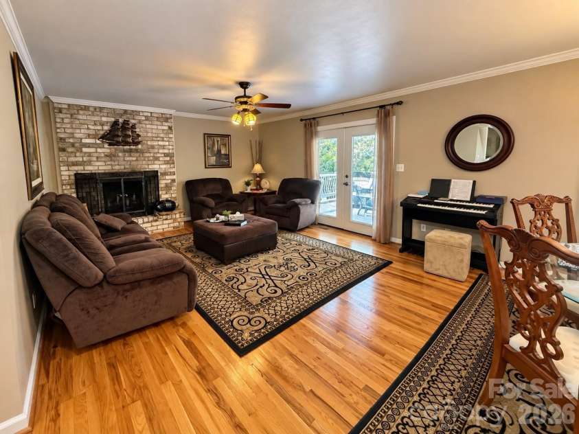 5980 Willowbottom Road, Hickory, NC 28602.  MLS# CAR4426614, YatesRealty ID 52915. 