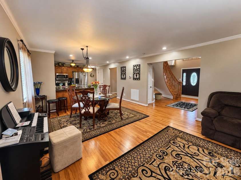 5980 Willowbottom Road, Hickory, NC 28602.  MLS# CAR4426614, YatesRealty ID 52915. 