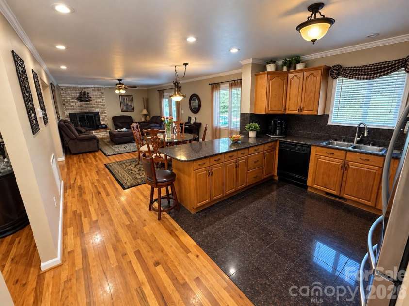 5980 Willowbottom Road, Hickory, NC 28602.  MLS# CAR4426614, YatesRealty ID 52915. 
