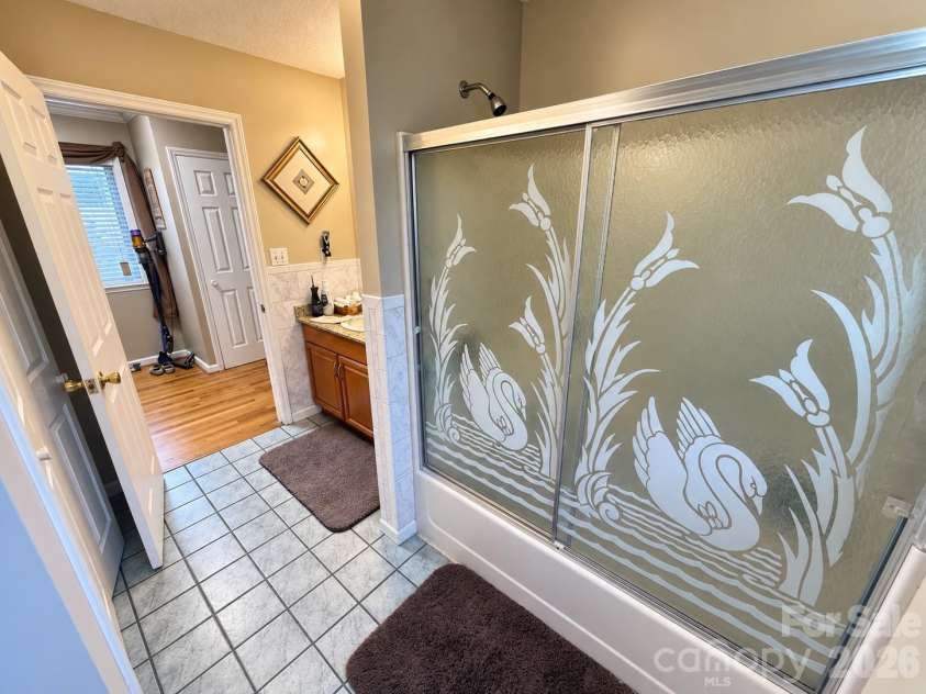 5980 Willowbottom Road, Hickory, NC 28602.  MLS# CAR4426614, YatesRealty ID 52915. 
