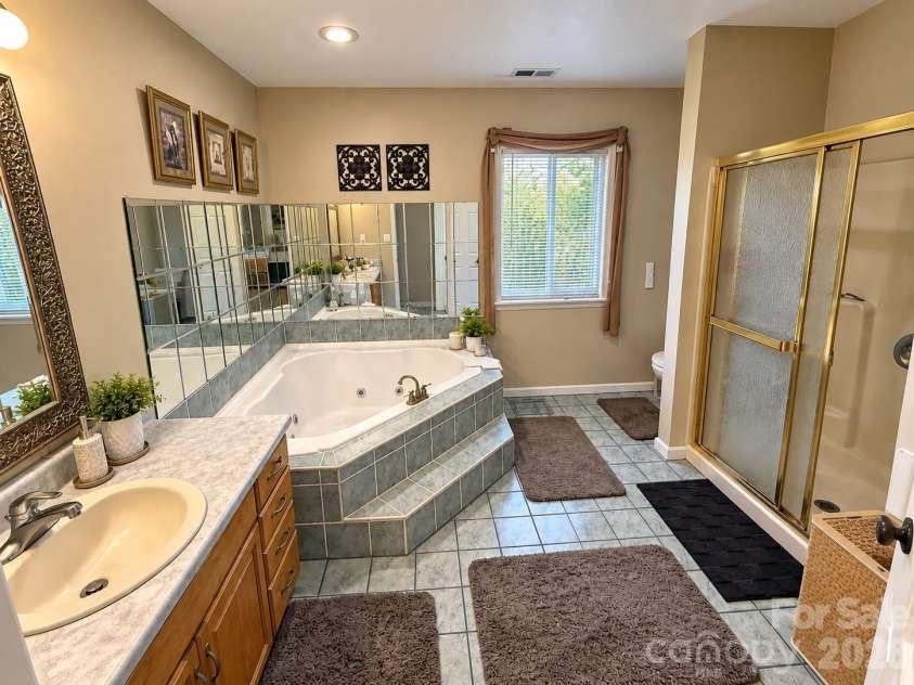 5980 Willowbottom Road, Hickory, NC 28602.  MLS# CAR4426614, YatesRealty ID 52915. 