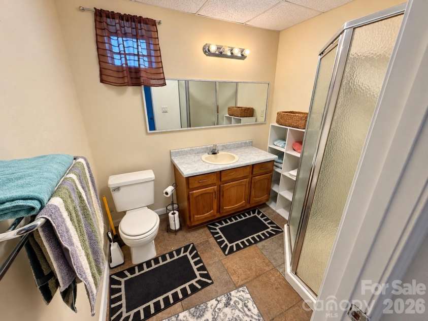 5980 Willowbottom Road, Hickory, NC 28602.  MLS# CAR4426614, YatesRealty ID 52915. 