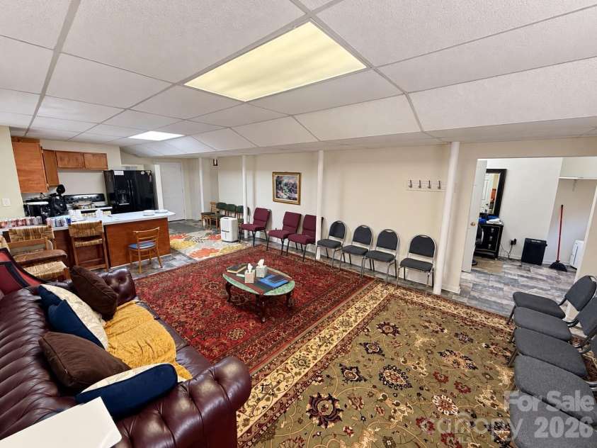 5980 Willowbottom Road, Hickory, NC 28602.  MLS# CAR4426614, YatesRealty ID 52915. 