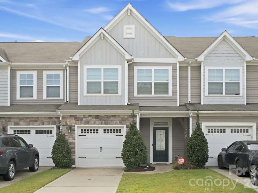 13422 Savannah Point Drive, Charlotte, NC 28273.  MLS# CAR4428290, YatesRealty ID 52916. 