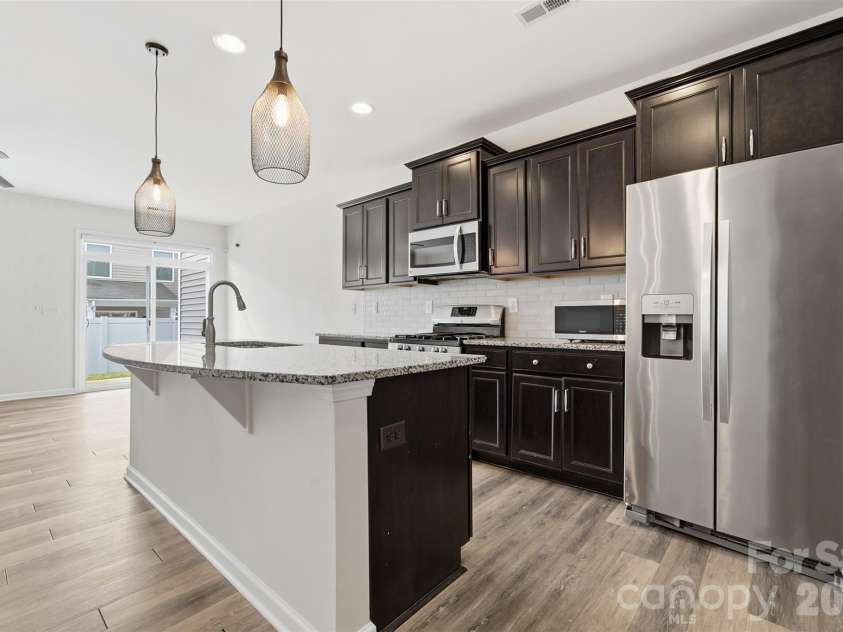 13422 Savannah Point Drive, Charlotte, NC 28273.  MLS# CAR4428290, YatesRealty ID 52916. Kitchen