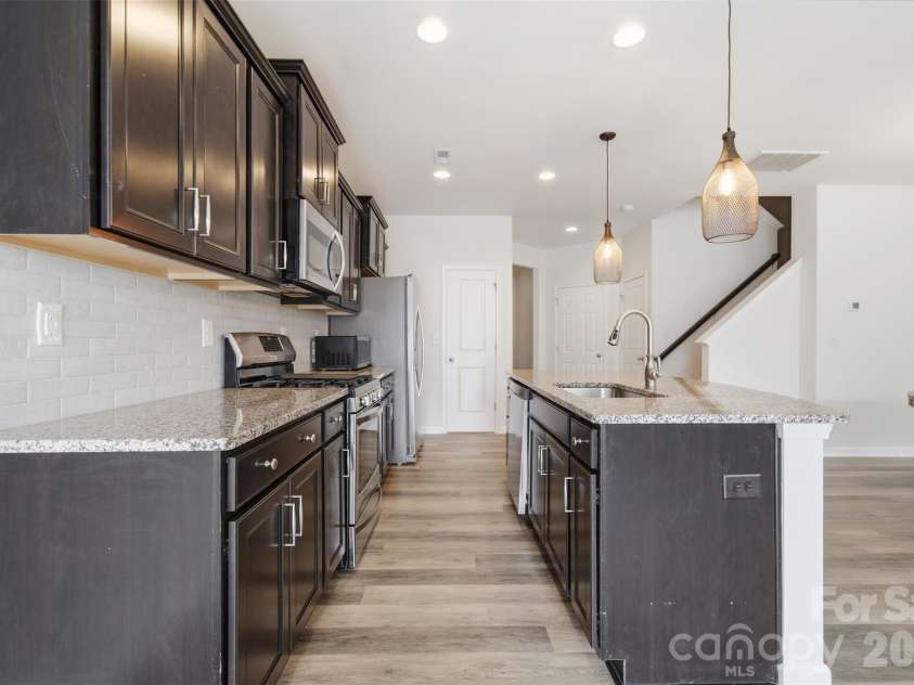 13422 Savannah Point Drive, Charlotte, NC 28273.  MLS# CAR4428290, YatesRealty ID 52916. Kitchen
