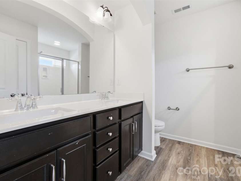 13422 Savannah Point Drive, Charlotte, NC 28273.  MLS# CAR4428290, YatesRealty ID 52916. Primary Bathroom