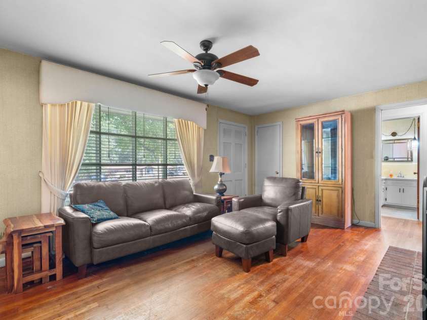 1416 36th Avenue, Hickory, NC 28601.  MLS# CAR4428325, YatesRealty ID 52918. 