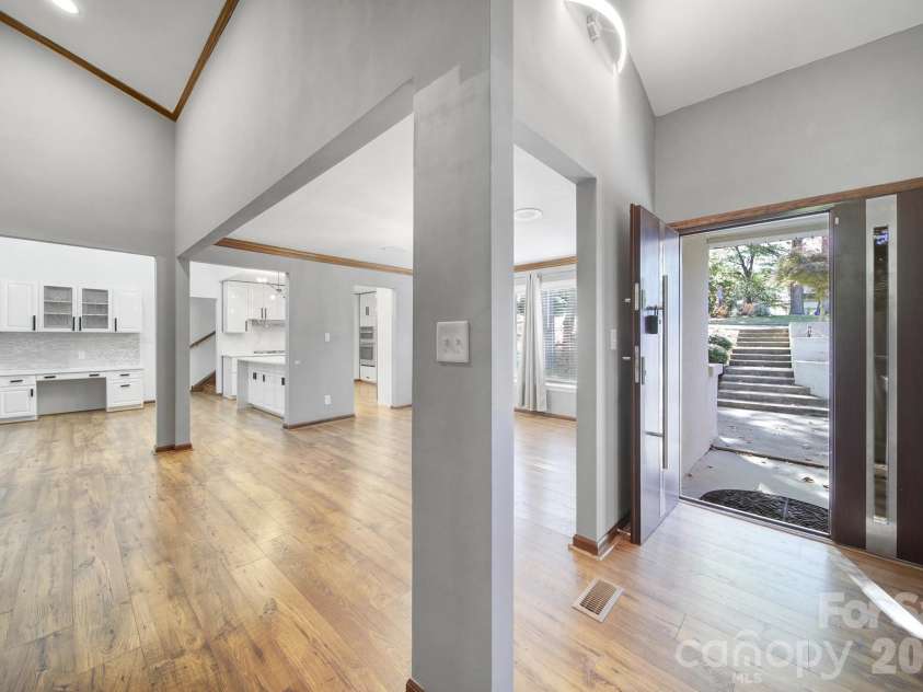7005 Tega Cay Drive, Tega Cay, SC 29708.  MLS# CAR4319146, YatesRealty ID 5292. 