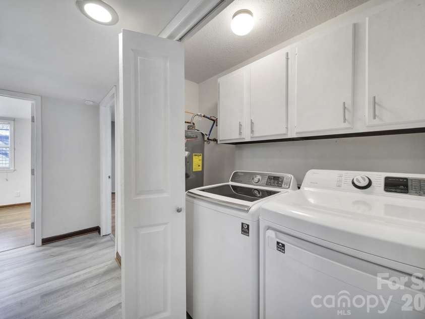 7005 Tega Cay Drive, Tega Cay, SC 29708.  MLS# CAR4319146, YatesRealty ID 5292. 