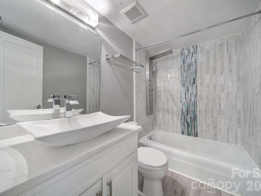 7005 Tega Cay Drive, Tega Cay, SC 29708.  MLS# CAR4319146, YatesRealty ID 5292. 