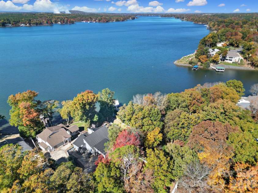 7005 Tega Cay Drive, Tega Cay, SC 29708.  MLS# CAR4319146, YatesRealty ID 5292. 