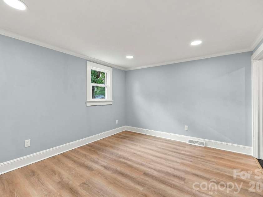 516 Englewood Street, Concord, NC 28025.  MLS# CAR4428466, YatesRealty ID 52921. 