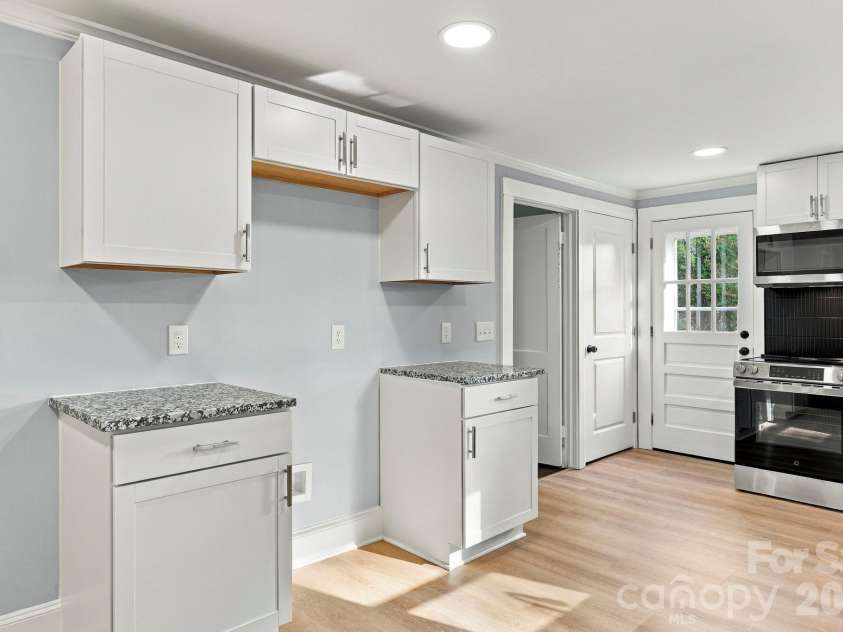 516 Englewood Street, Concord, NC 28025.  MLS# CAR4428466, YatesRealty ID 52921. 