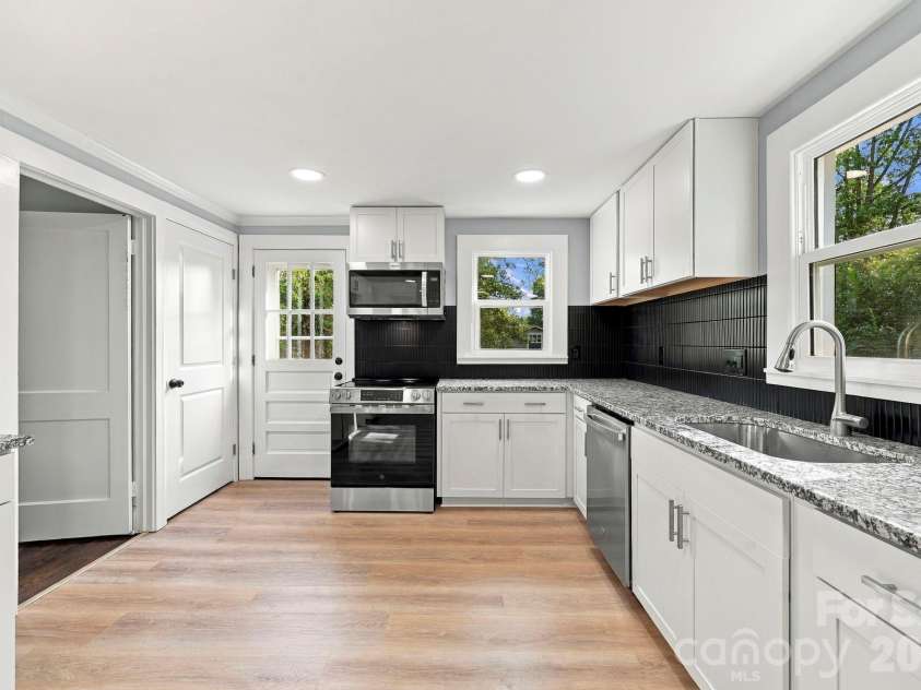 516 Englewood Street, Concord, NC 28025.  MLS# CAR4428466, YatesRealty ID 52921. 