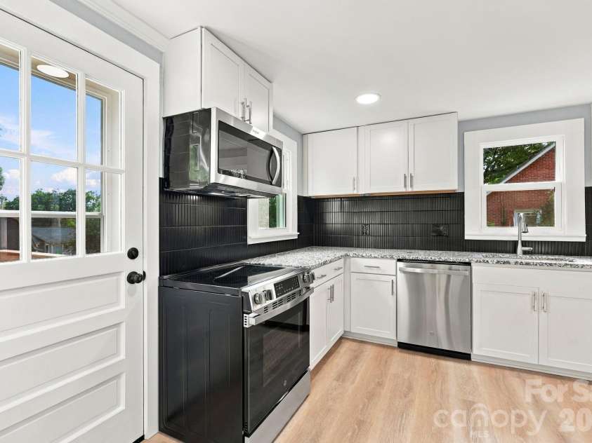 516 Englewood Street, Concord, NC 28025.  MLS# CAR4428466, YatesRealty ID 52921. 