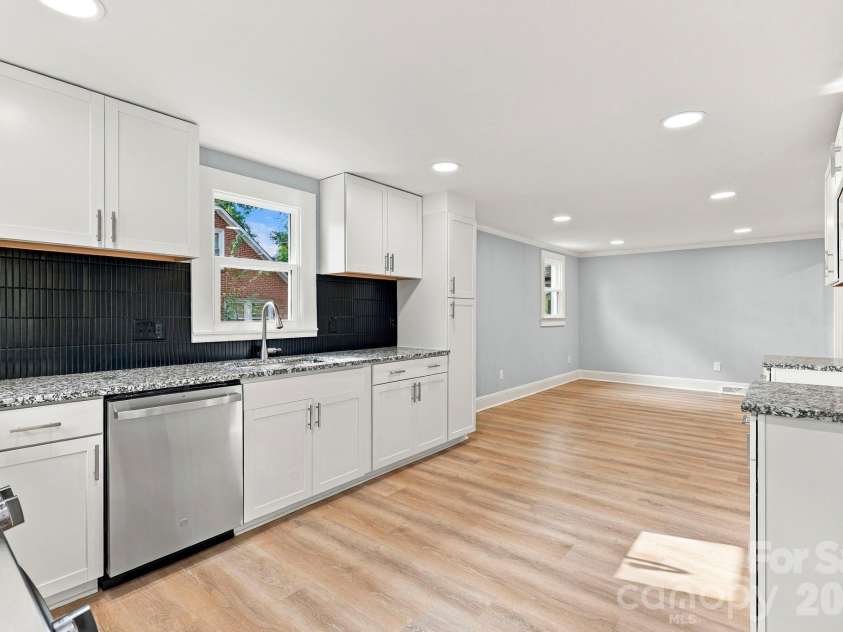 516 Englewood Street, Concord, NC 28025.  MLS# CAR4428466, YatesRealty ID 52921. 