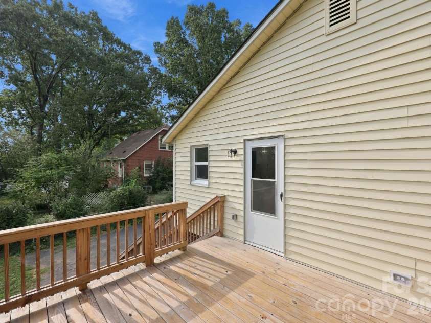 516 Englewood Street, Concord, NC 28025.  MLS# CAR4428466, YatesRealty ID 52921. 