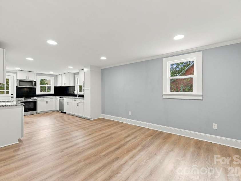 516 Englewood Street, Concord, NC 28025.  MLS# CAR4428466, YatesRealty ID 52921. Dining area
