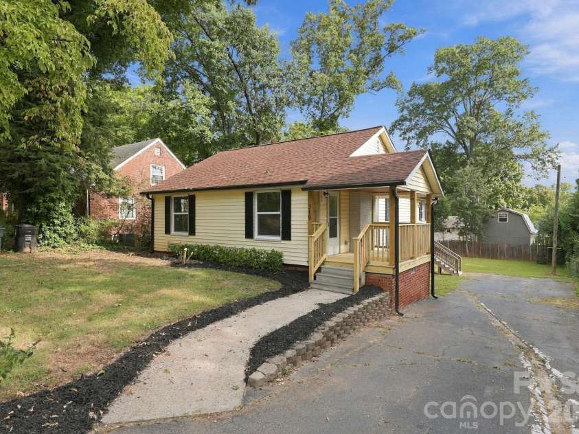 516 Englewood Street, Concord, NC 28025.  MLS# CAR4428466, YatesRealty ID 52921. So perfect!