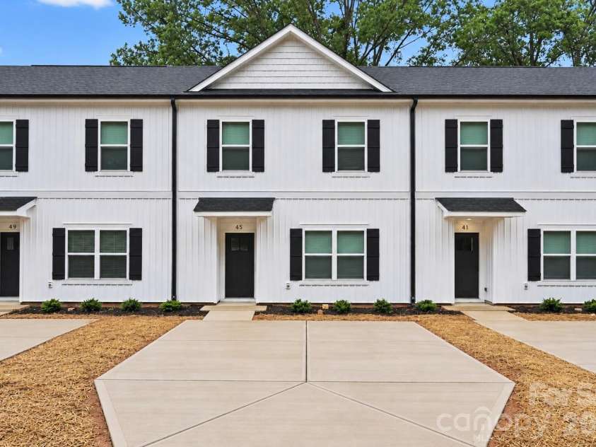 45 13th Street, Newton, NC 28658.  MLS# CAR4428128, YatesRealty ID 52922. Welcome home!