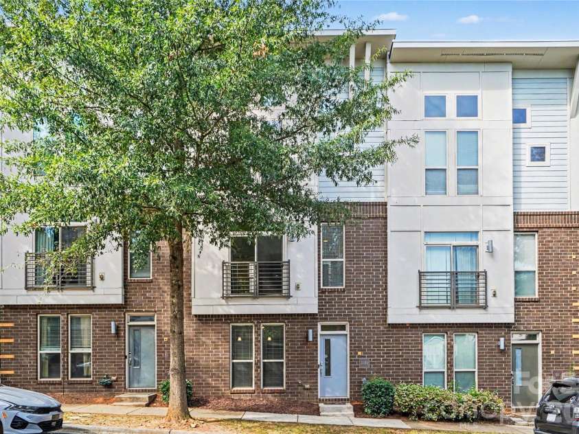 3509 Artists Way, Charlotte, NC 28205.  MLS# CAR4427885, YatesRealty ID 52926. 