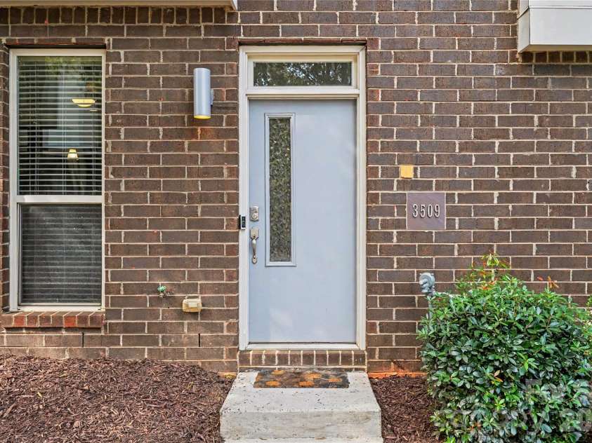 3509 Artists Way, Charlotte, NC 28205.  MLS# CAR4427885, YatesRealty ID 52926. 