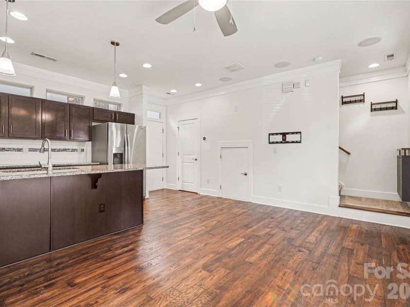 3509 Artists Way, Charlotte, NC 28205.  MLS# CAR4427885, YatesRealty ID 52926. 