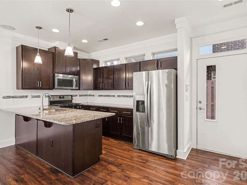 3509 Artists Way, Charlotte, NC 28205.  MLS# CAR4427885, YatesRealty ID 52926. 