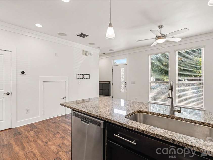 3509 Artists Way, Charlotte, NC 28205.  MLS# CAR4427885, YatesRealty ID 52926. 